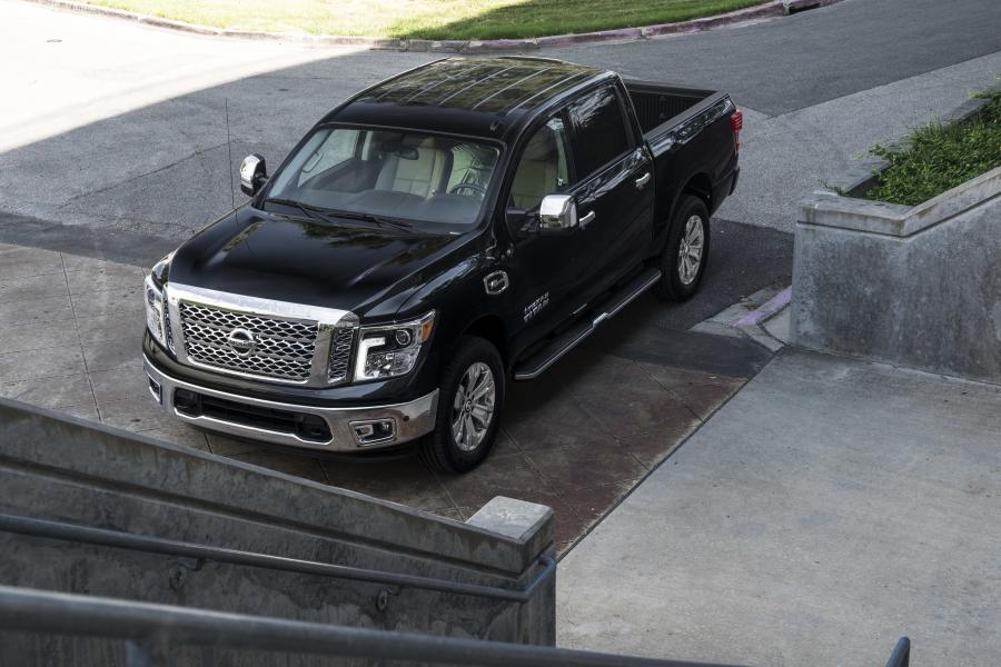  Nissan Texas Titan Crew Cab 2016 года  (фото 3 из 20)
